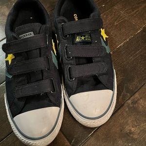 Ladies size 8, kids size 6 Velcro converse.